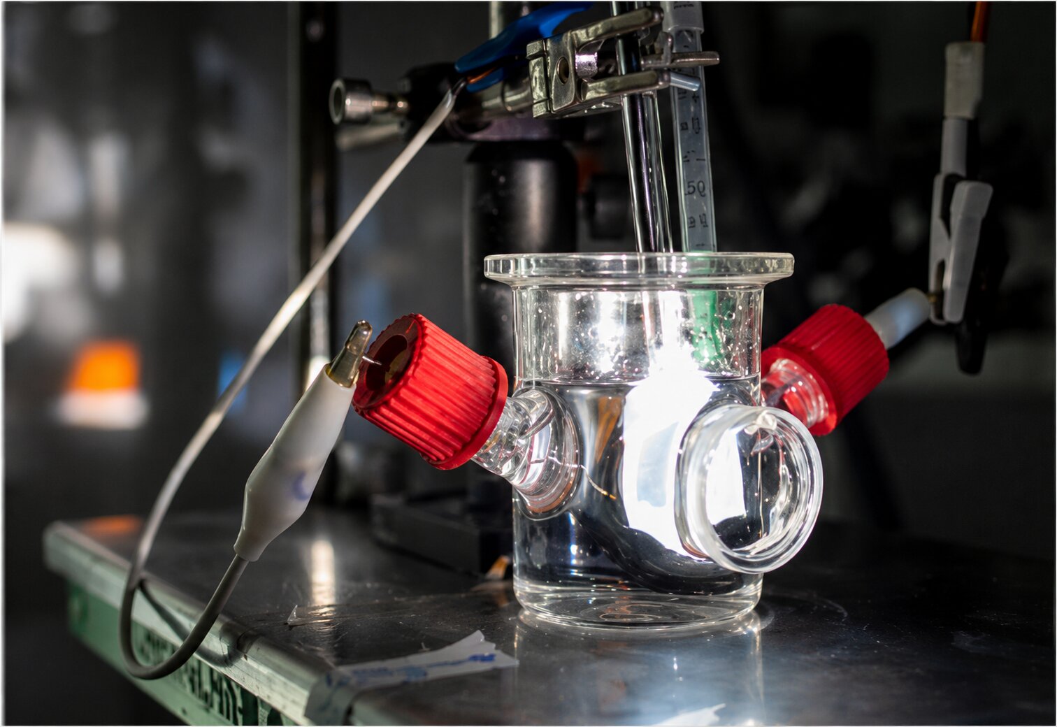 Scientists Develop Battery-Free Artificial Photosynthesis System