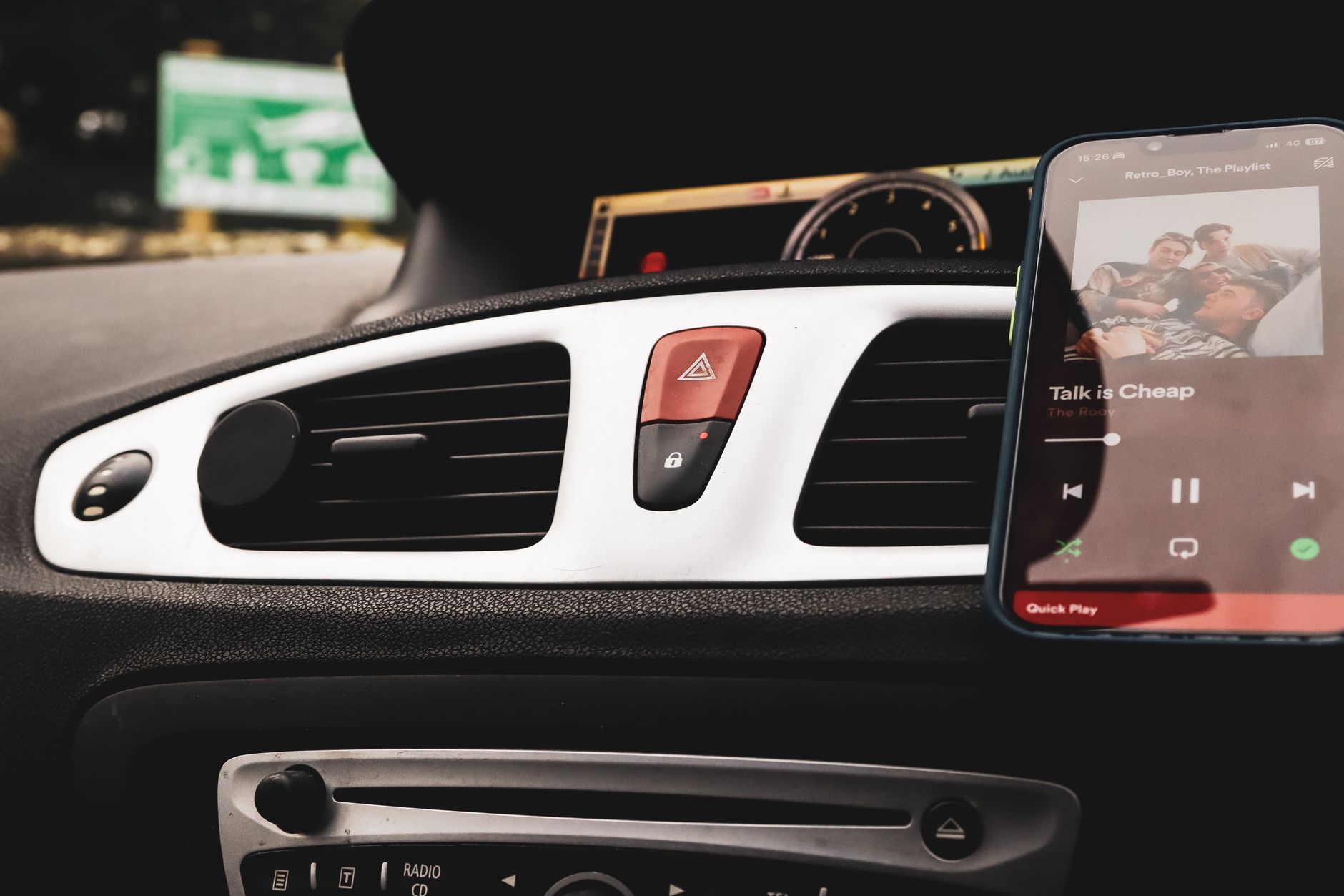 Foldable Phone Users Hit With Outgoing Call Bug on Android Auto