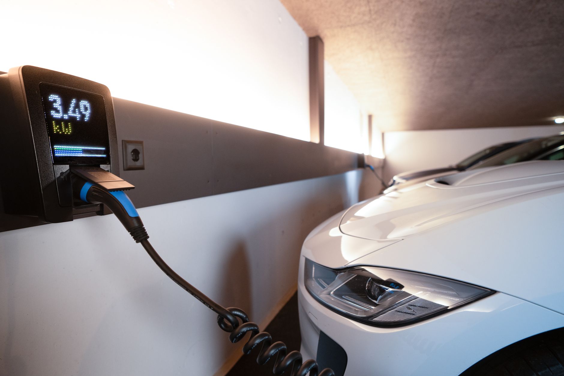 CATL Secures Bullish Rating from CLSA Amid EV Market Shifts