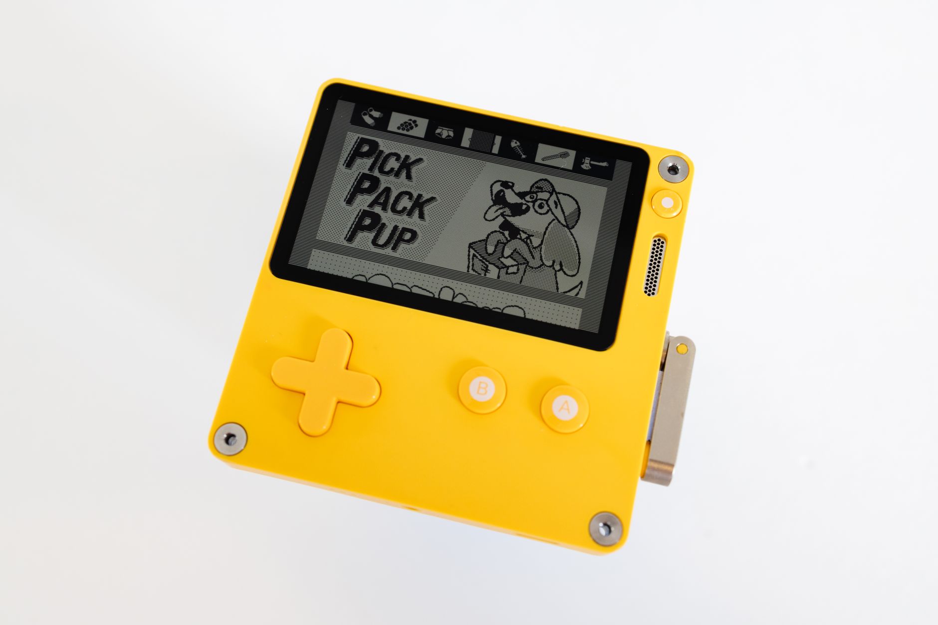 Anbernic Reveals RG DDS Clamshell Handheld Built for 3DS Emulation