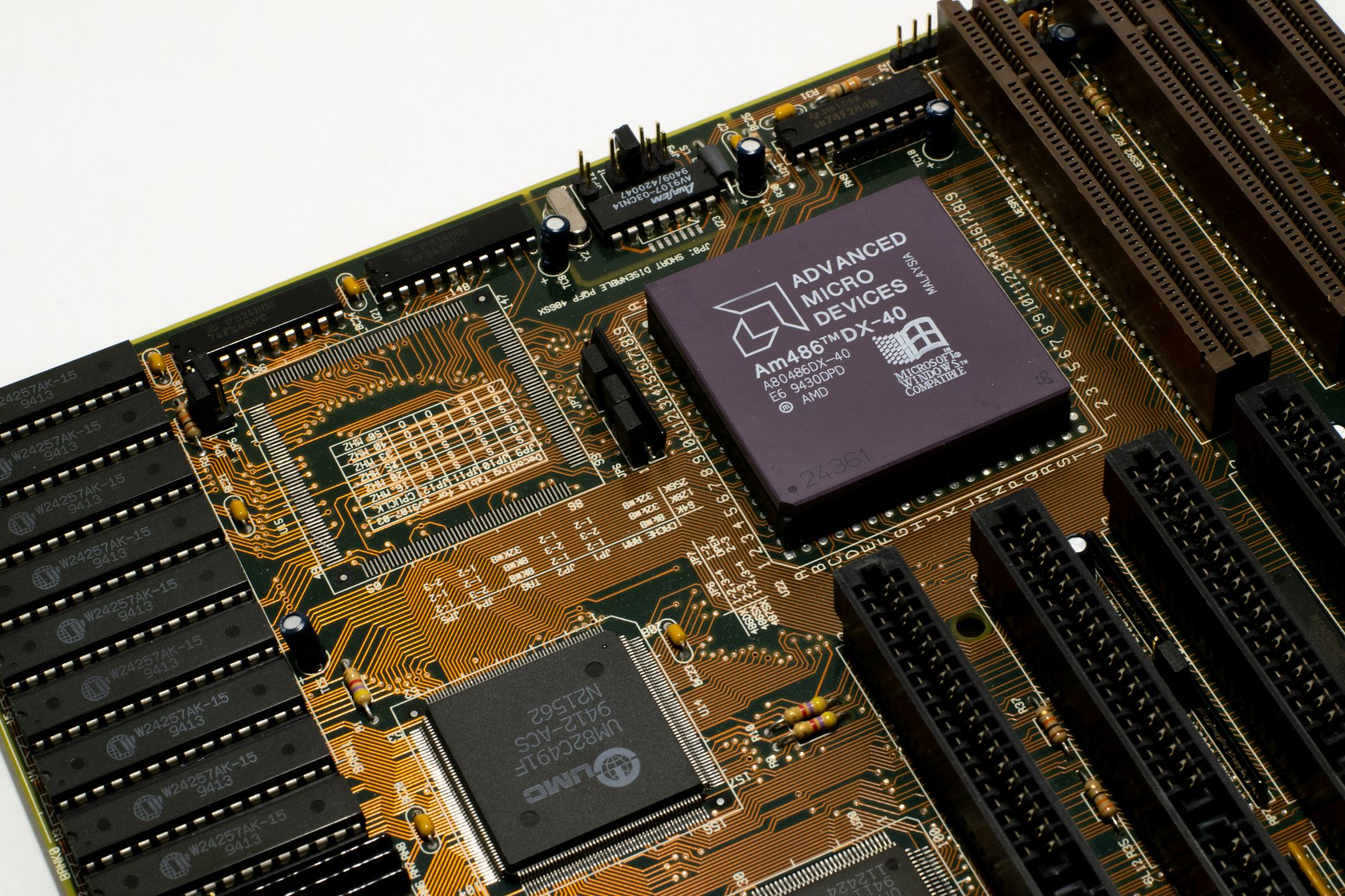 Memory Chip Stocks Dip Following CXMT Technical Breakthroughs