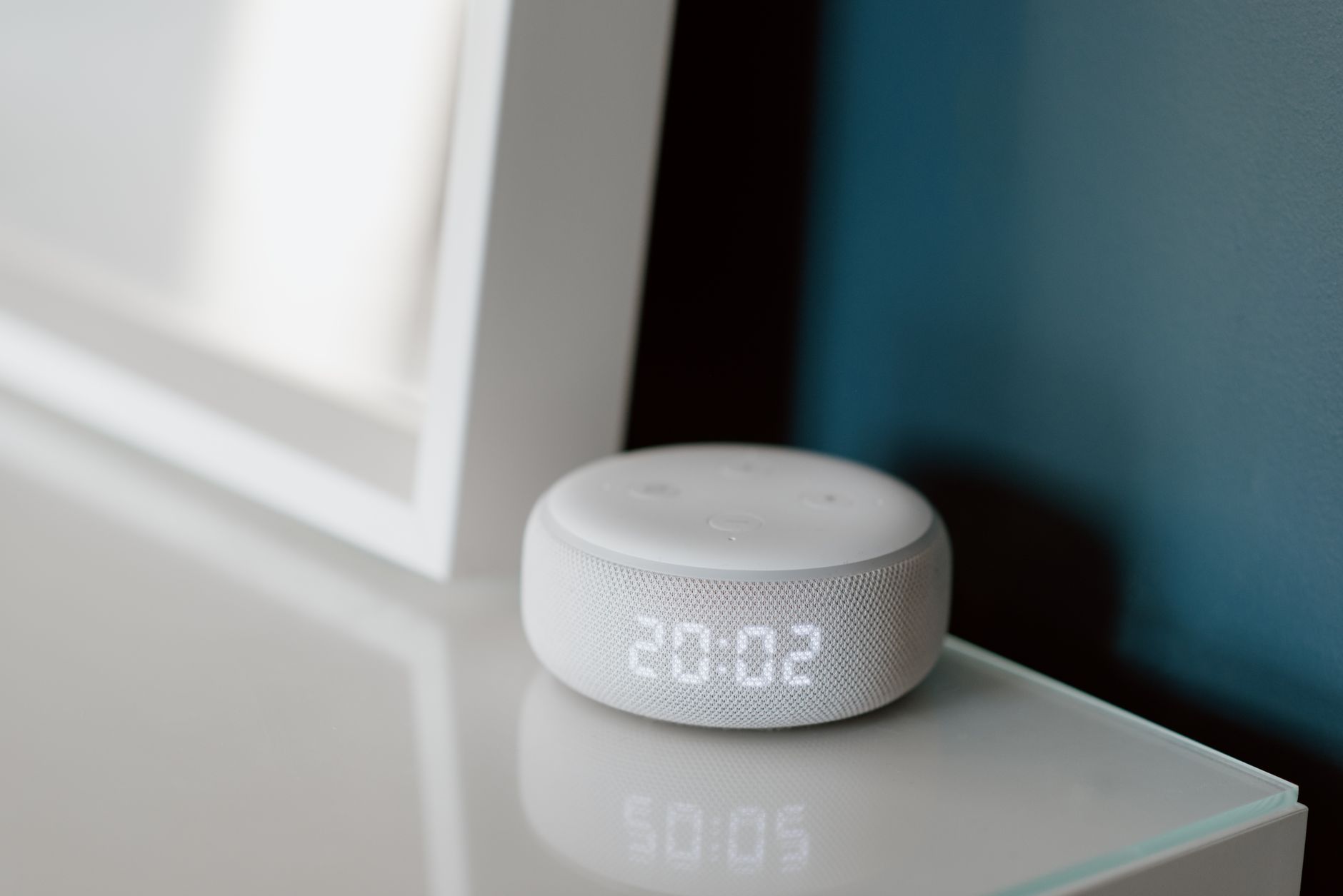 Google Is Quietly Rolling Out a Major Firmware Upgrade for Legacy Smart Speakers