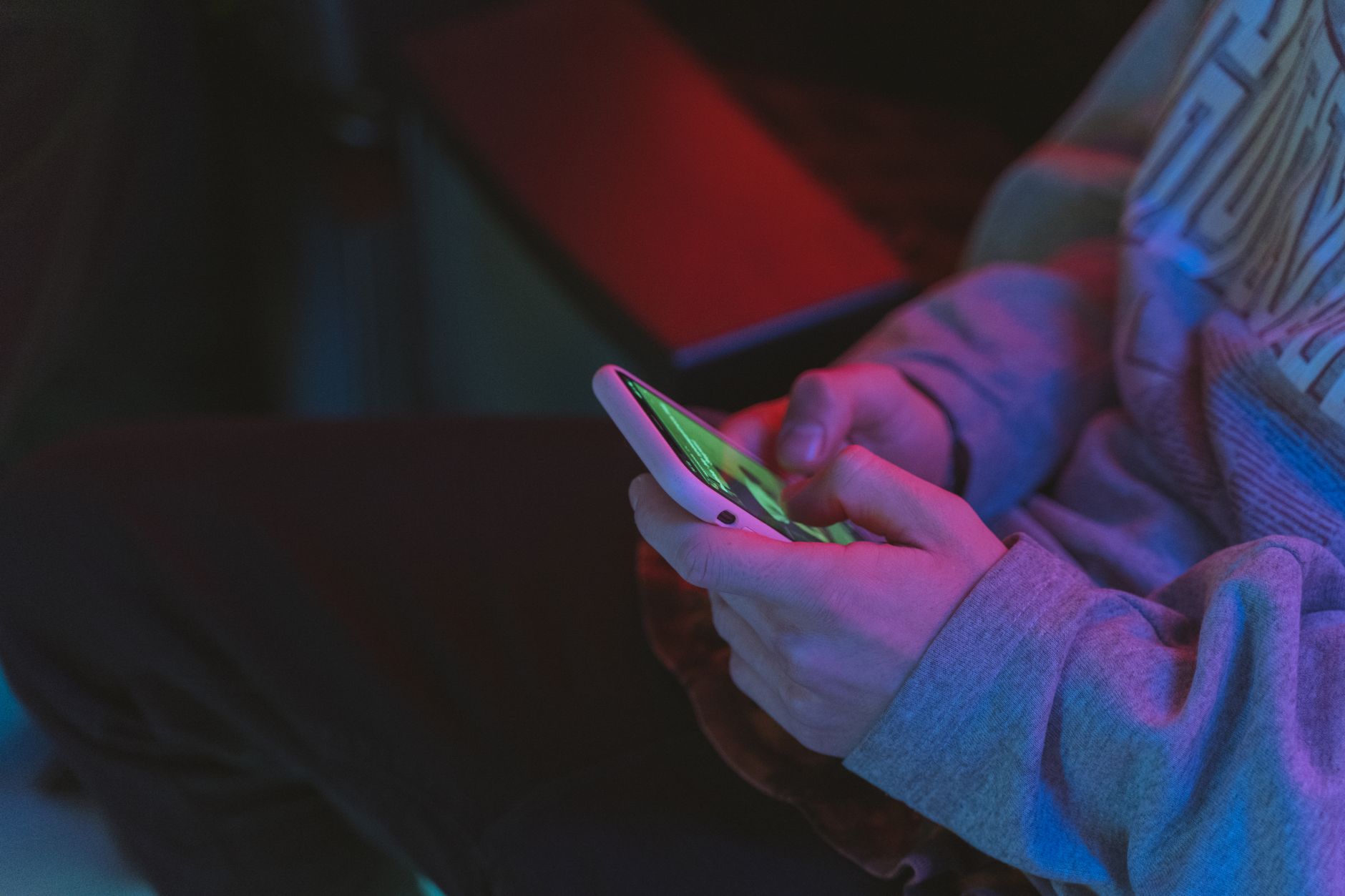 Solving NYT Connections Game 1225: Hints and Full Answers