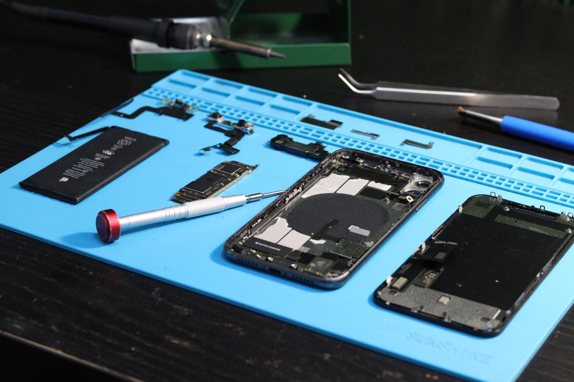 Xiaomi and Rivals Ignite a Massive Smartphone Battery Arms Race